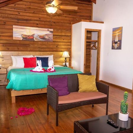 Hotel And Dive Center Roatan Yacht Club French Harbour Esterno foto