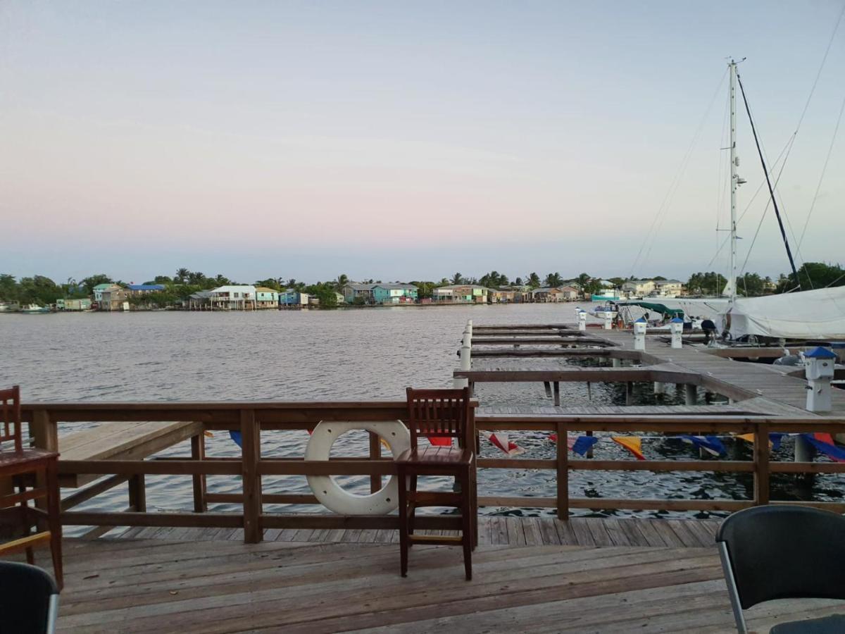 Hotel And Dive Center Roatan Yacht Club French Harbour Esterno foto