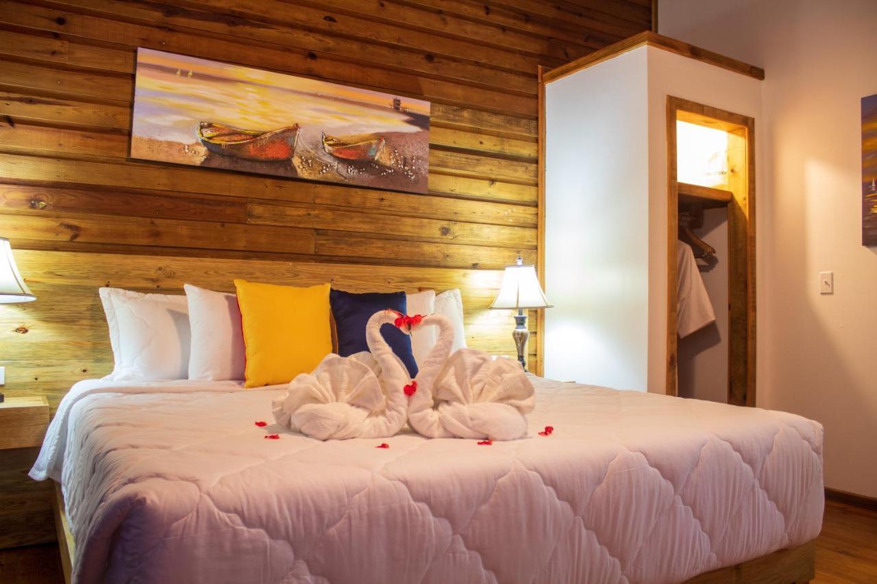 Hotel And Dive Center Roatan Yacht Club French Harbour Esterno foto