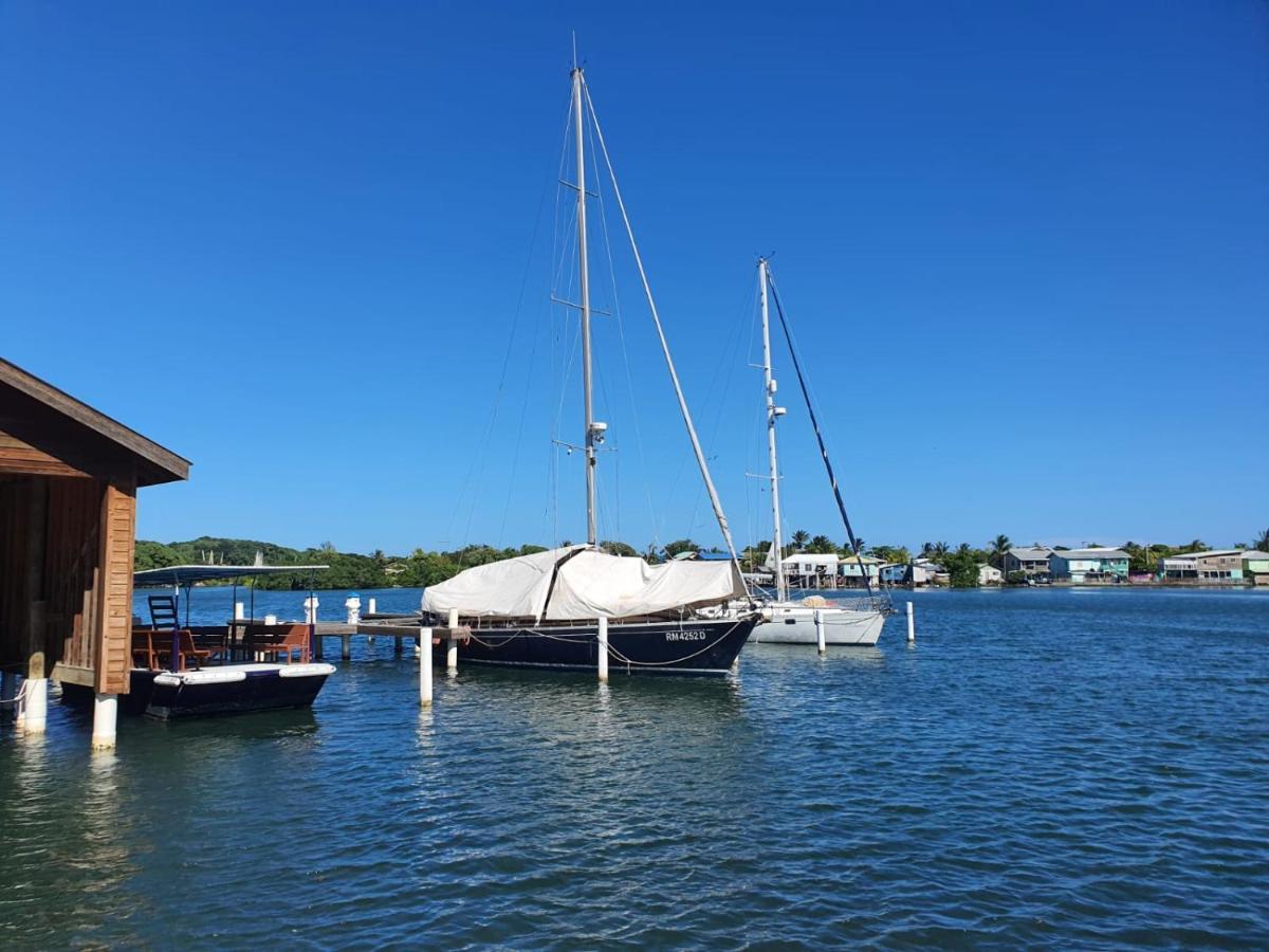 Hotel And Dive Center Roatan Yacht Club French Harbour Esterno foto