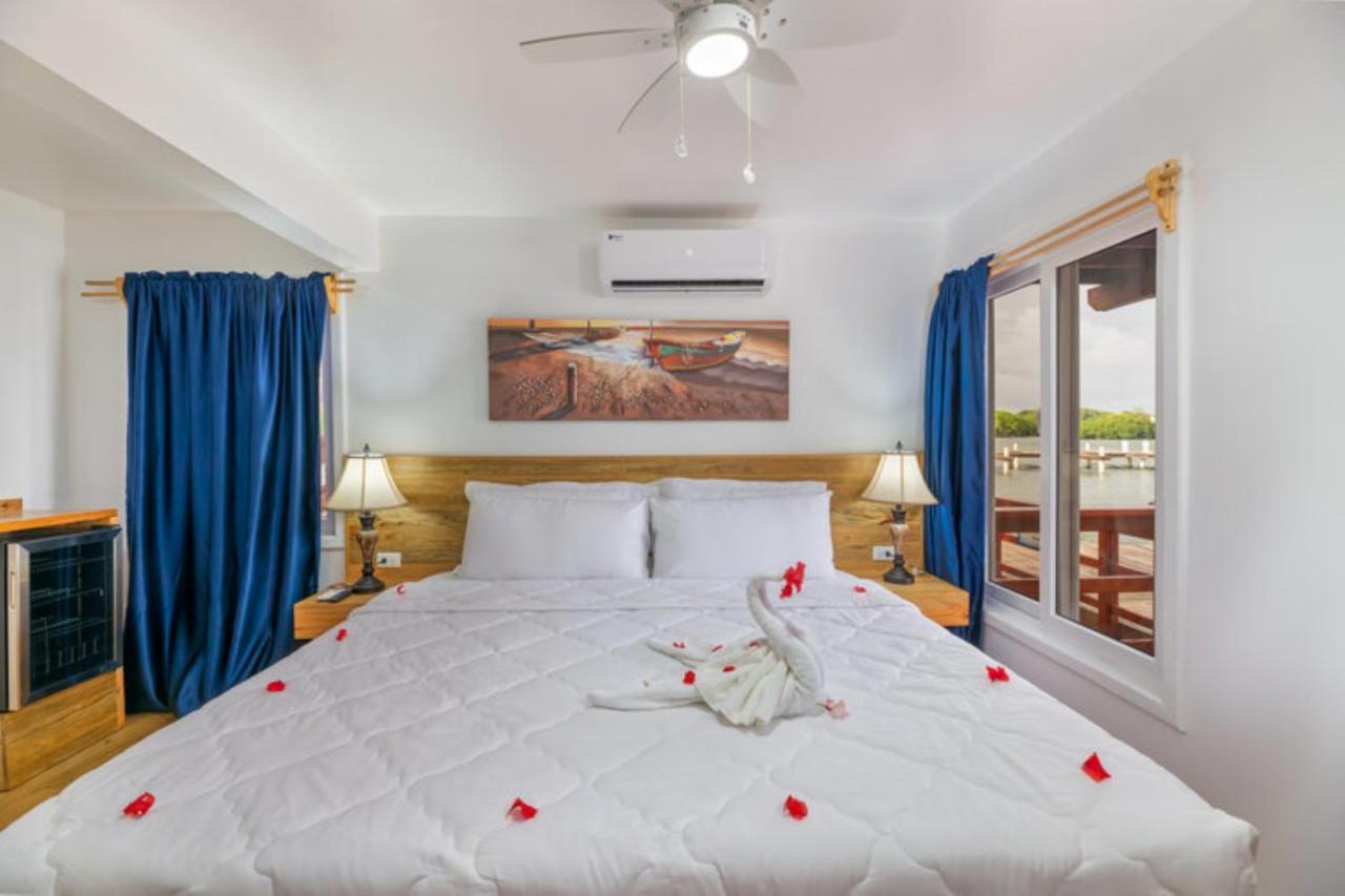 Hotel And Dive Center Roatan Yacht Club French Harbour Esterno foto