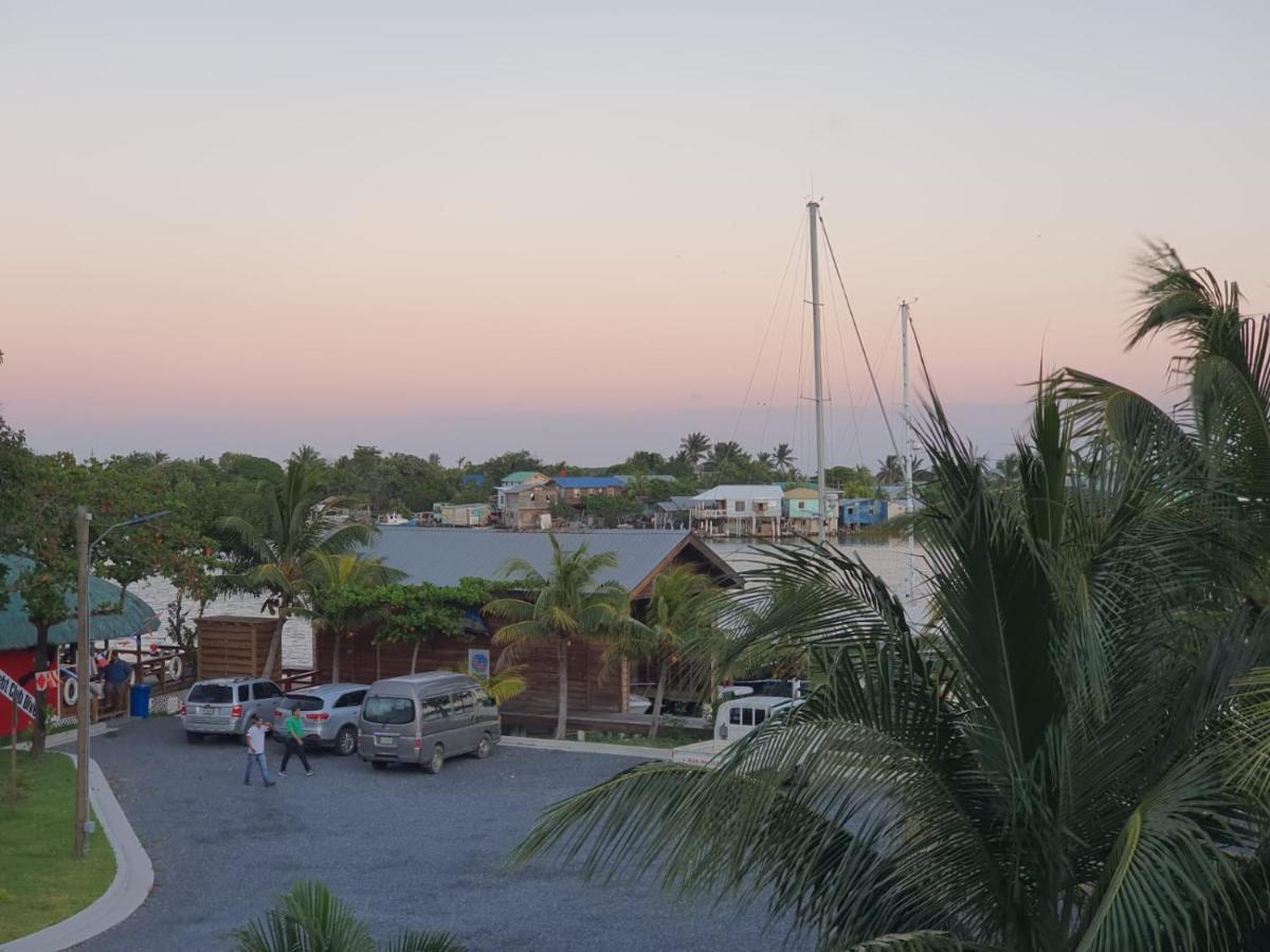 Hotel And Dive Center Roatan Yacht Club French Harbour Esterno foto