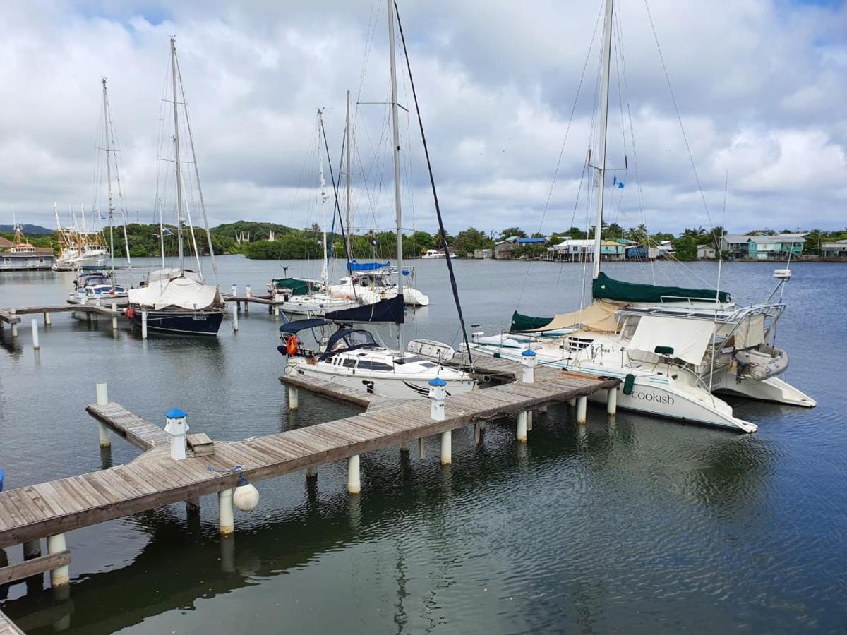 Hotel And Dive Center Roatan Yacht Club French Harbour Esterno foto