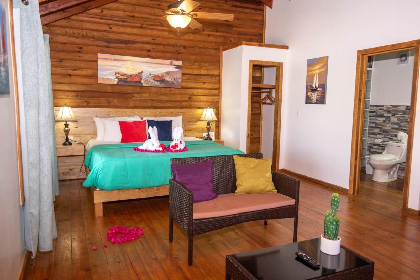 Hotel And Dive Center Roatan Yacht Club French Harbour Esterno foto